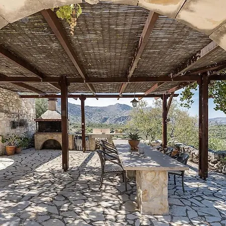 Aloni House - Spacious Secluded With Pool, Up To 10 Guests