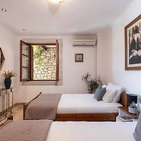 Aloni House - Spacious Secluded With Pool, Up To 10 Guests Villa *
