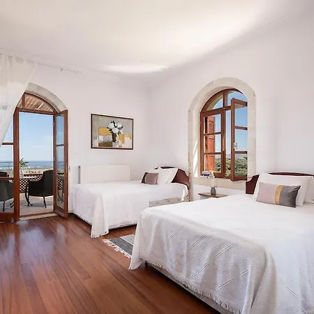 Aloni House - Spacious Secluded With Pool, Up To 10 Guests Villa