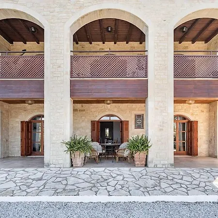 Aloni House - Spacious Secluded With Pool, Up To 10 Guests