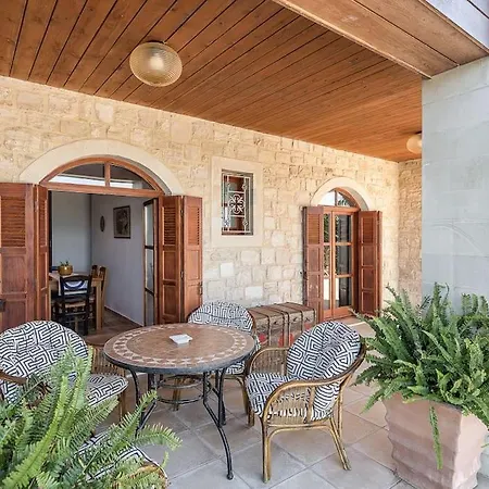 Villa Aloni House - Spacious Secluded With Pool, Up To 10 Guests