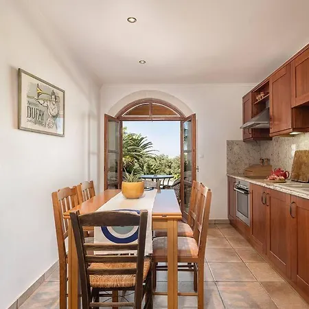 Aloni House - Spacious Secluded With Pool, Up To 10 Guests