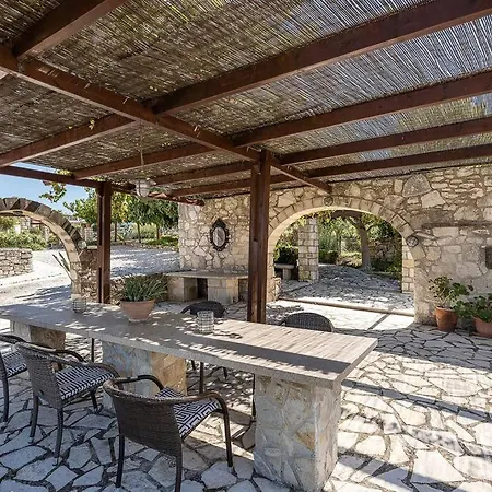 Aloni House - Spacious Secluded With Pool, Up To 10 Guests * Kournas